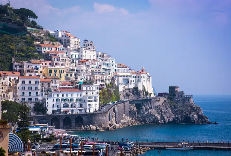 Amalfi e le case sulla scogliera