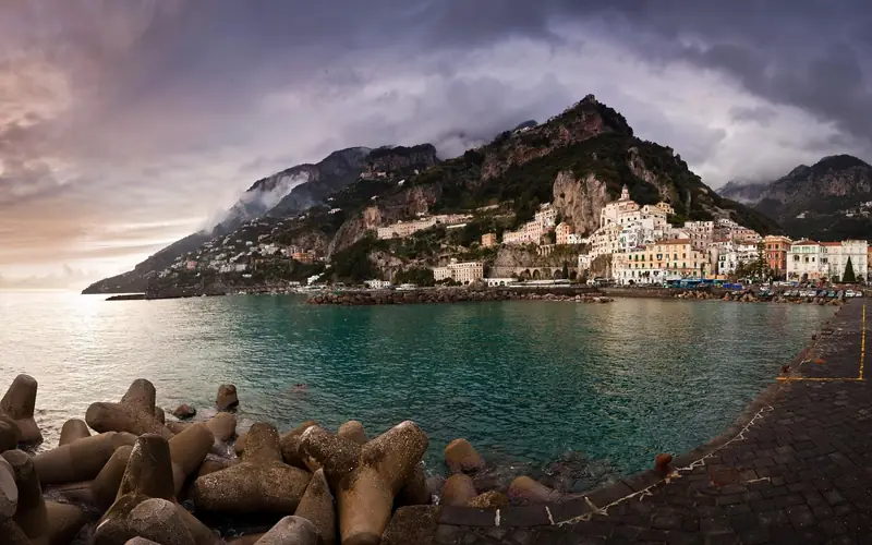 Amalfi dal mare al tramonto