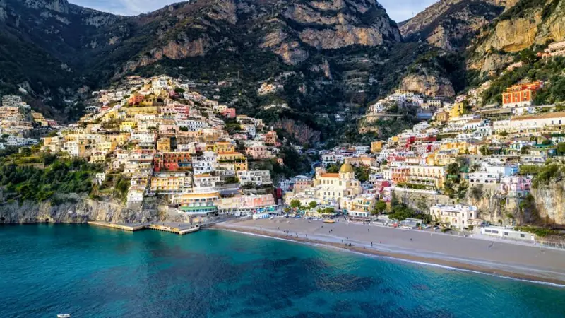 Positano e la Spiaggia Grande dall'alto