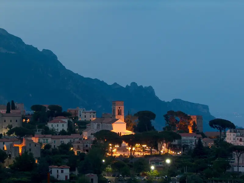 Ravello illuminata al tramonto